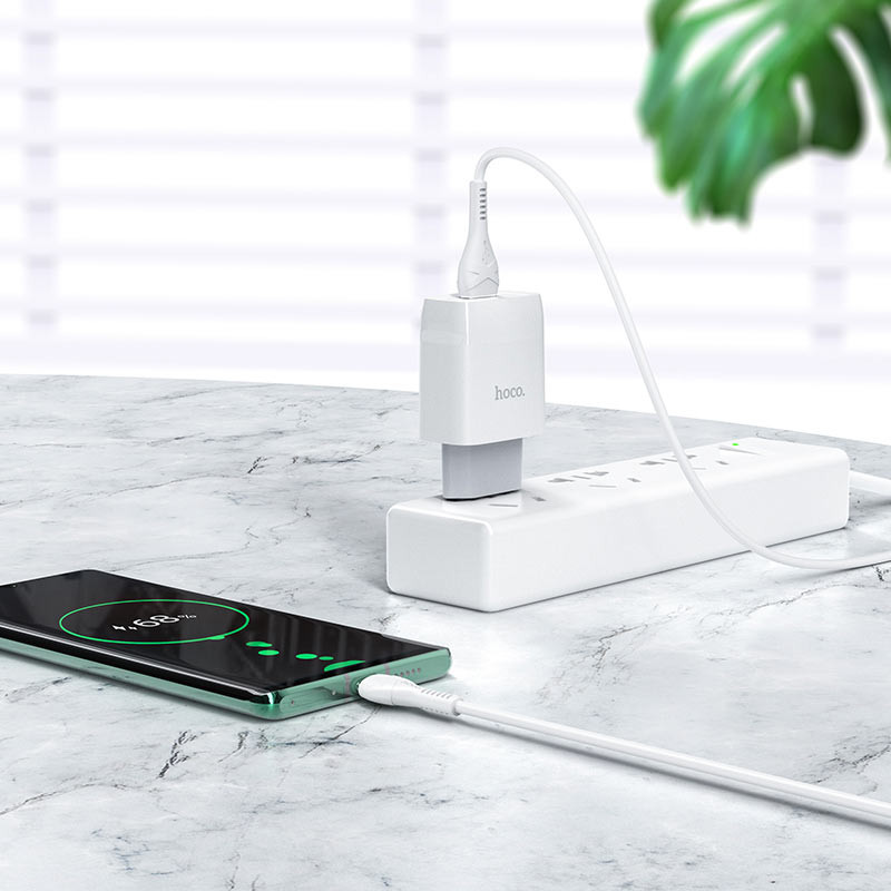 Мережевий зарядний пристрій Hoco C72Q Glorious QC 3.0 18W (1×USB-A) + кабель USB to USB-C Білий
