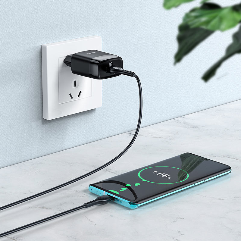 Мережевий зарядний пристрій Hoco C72Q Glorious QC 3.0 18W (1×USB-A) + кабель USB to USB-C Білий
