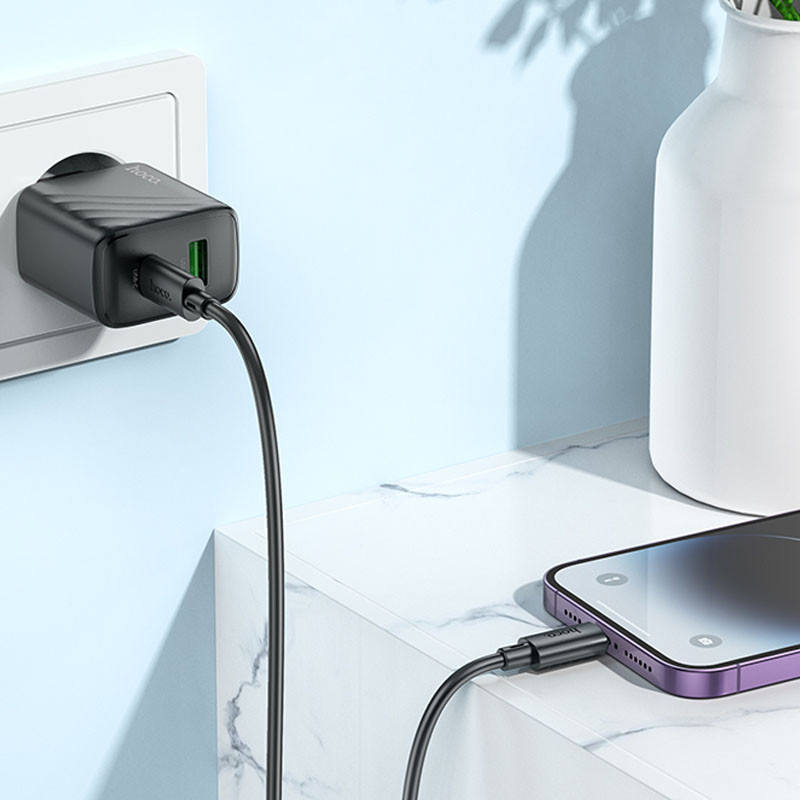 Мережевий зарядний пристрій Hoco CS23A Sunlight PD 30W + QC 3.0 (1×USB-A / 1×USB-C) + кабель USB-C → Lightning Black