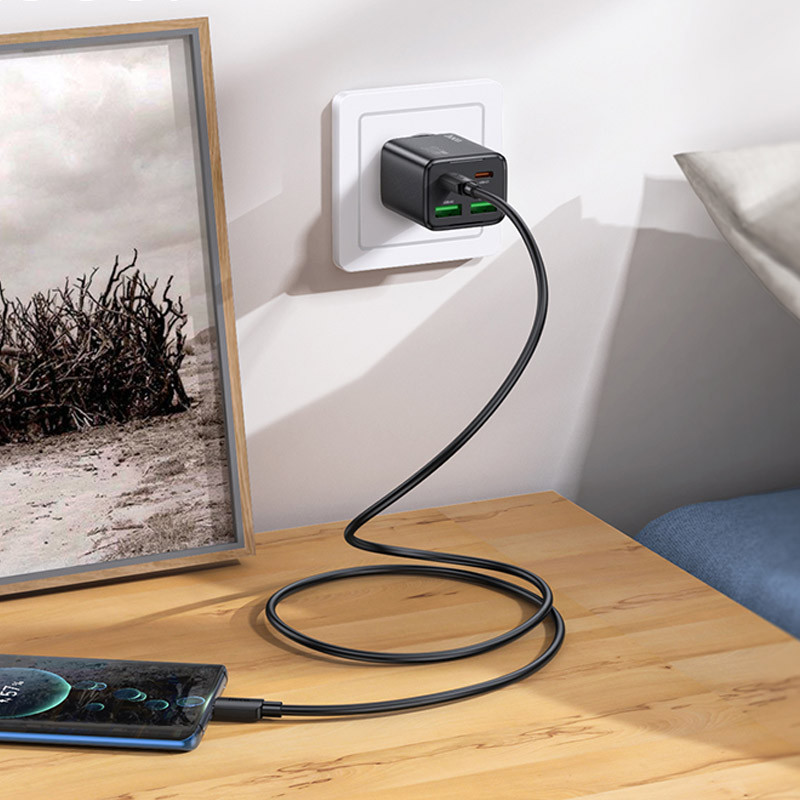 Мережевий зарядний пристрій Hoco N55 Fundador PD 20W + QC 3.0 (2×USB-A / 2×USB-C) + кабель USB-C → USB-C