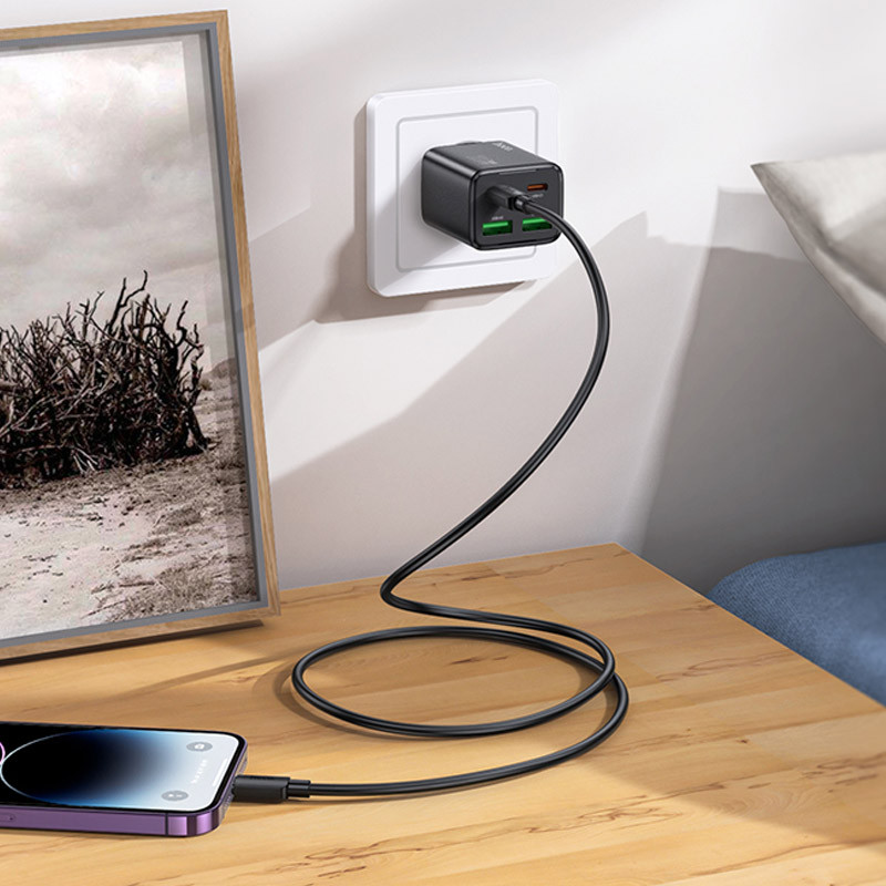 Мережевий зарядний пристрій Hoco N55 Fundador PD 20W + QC 3.0 (2×USB-A / 2×USB-C) + кабель USB-C → Lightning